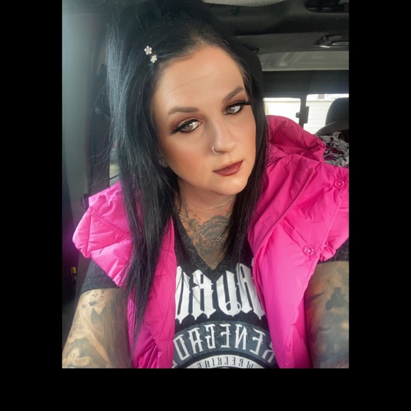 Meet your Posher, Lori - Picture 5 of 6